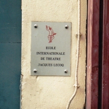 Przed wejściem do Szkoły Jacquesa Lecoqa, Paryż, fot. Grzegorz Ziółkowski